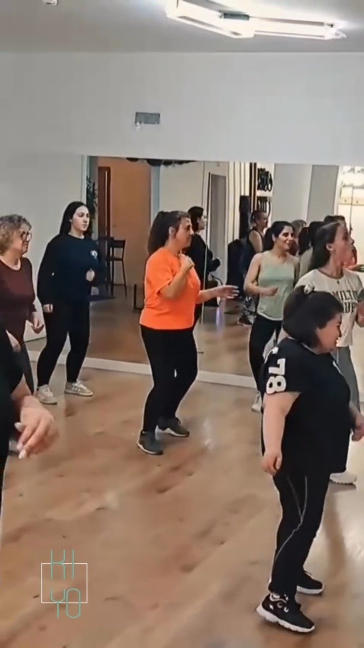 Aula de FitDance na Kiyo